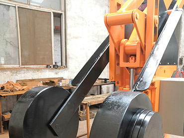 ما هي فوائد حمل اليد الميكانيكية المساعدة؟